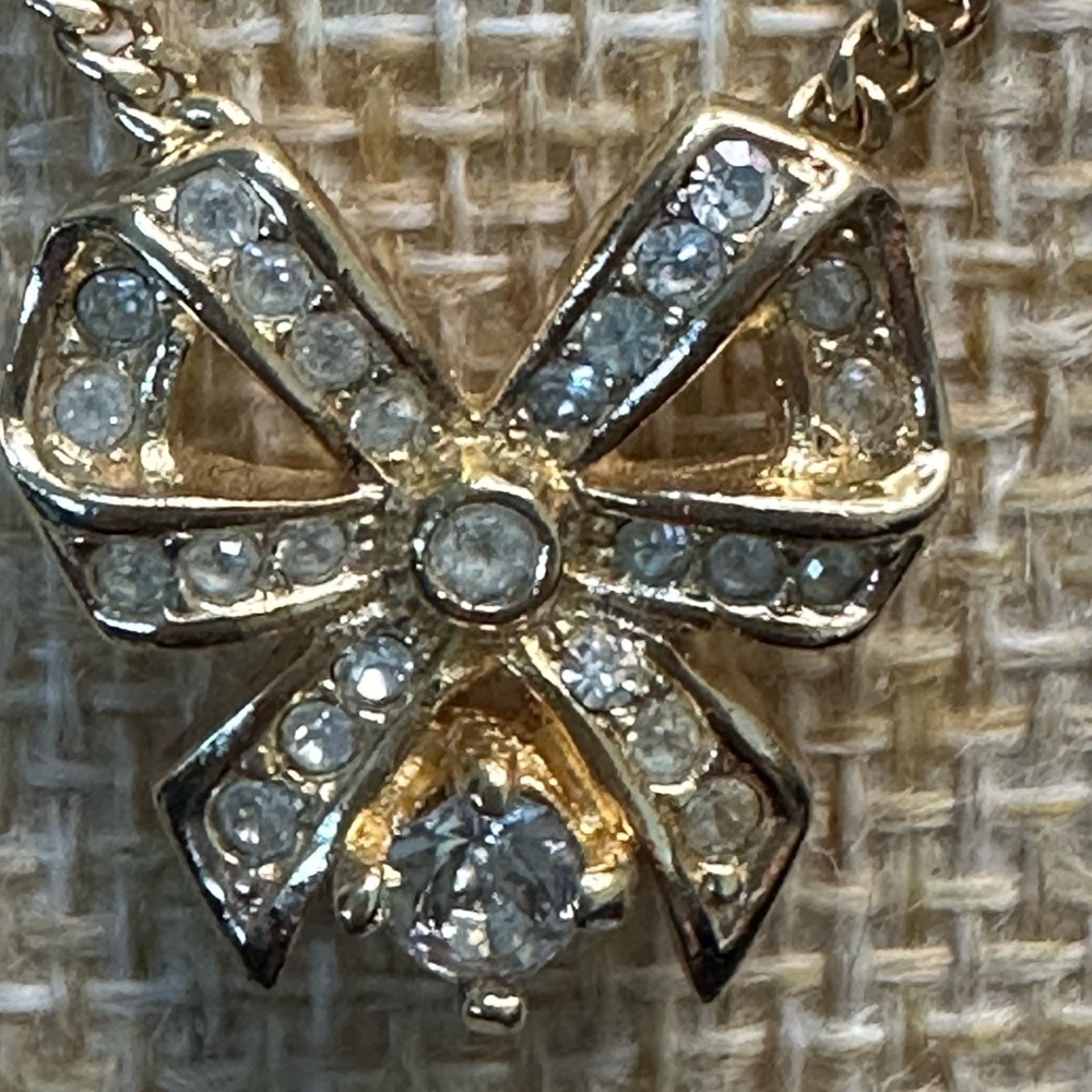 Dior Bow Gold Plated Crystal Necklace EUC Vintage 16-20 in​​ - Picture 2 of 8